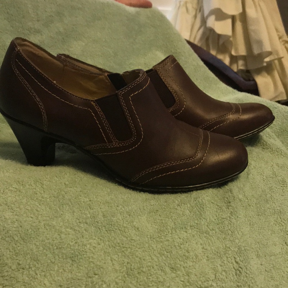 Soft spot size 7 1/2 dress shoe